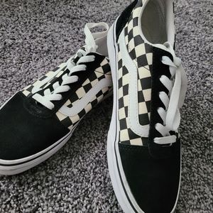 Black and white checkered Vans laceup size 8